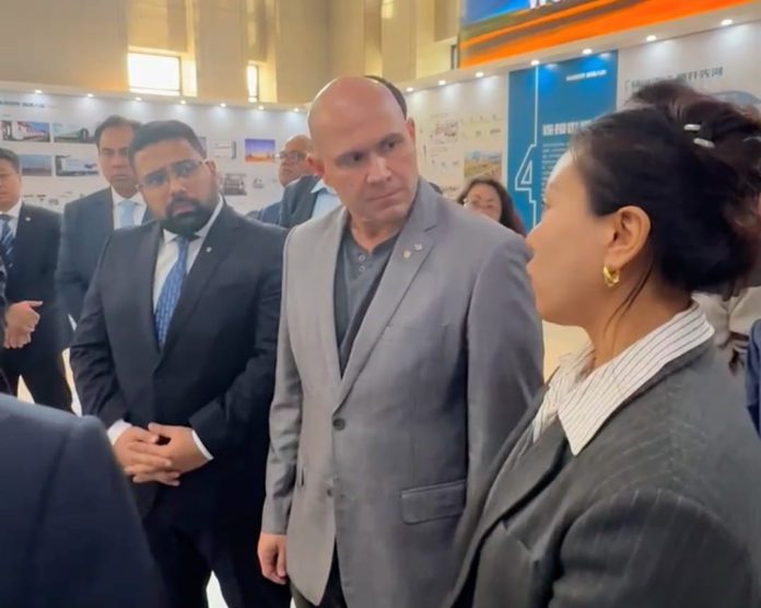 2025-11-04-17-09-prefeito-690a6b9abbaa3