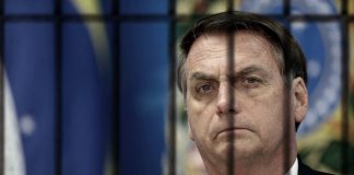 Bolsonaro é preso pela Polícia Federal em Brasília