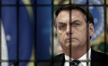 Bolsonaro é preso pela Polícia Federal em Brasília