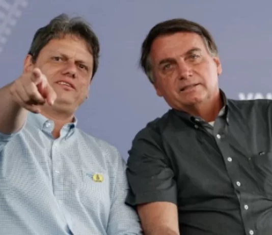 Prisão de Bolsonaro aumenta pressão para que Tarcísio dispute a Presidência em 2026