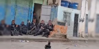 Operação na Penha e no Alemão: o momento em que policiais foram recebidos a tiros pelo Comando Vermelho