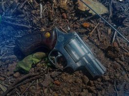 Força Tática apreende arma de fogo com foragido da Justiça em Barra do Garças