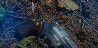 Força Tática apreende arma de fogo com foragido da Justiça em Barra do Garças