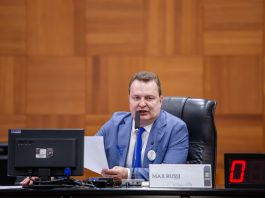 Max Russi ironiza ausência de Rogério Gallo e diz que secretário “faltou porque é difícil explicar o orçamento”