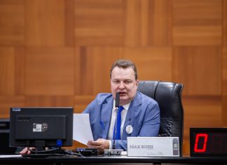 Max Russi ironiza ausência de Rogério Gallo e diz que secretário “faltou porque é difícil explicar o orçamento”