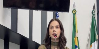 Vereadora alerta pais sobre riscos de exploração infantil após mudanças na plataforma Roblox