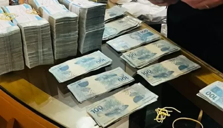 PF apreende R$ 430 mil na casa de líder do PL em operação que investiga desvio de cota parlamentar