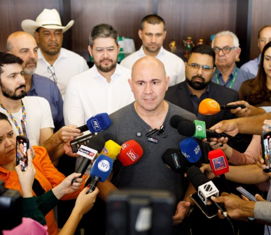 Abilio acusa pediatras de tentativa de boicote e anuncia plantão de R$ 2,3 mil em Cuiabá