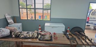 PM prende homem e apreende espingardas e 40 quilos de carnes de caça e pescado ilegal