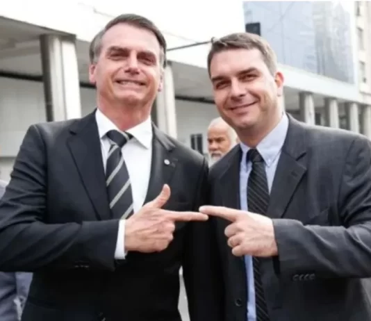 Bolsonaro diz que Flávio será seu candidato à Presidência da República