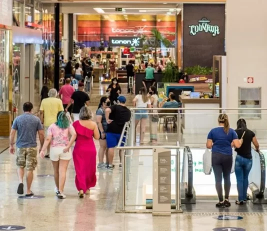 Entenda os direitos do consumidor para trocas de presentes de Natal