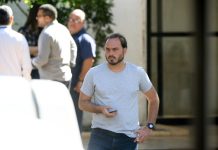 Carlos diz que Bolsonaro passou madrugada com “pressão altíssima”