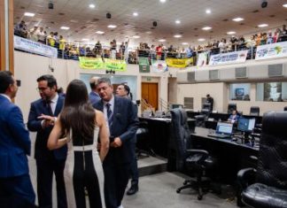 Servidores acompanham votação da RGA, fixada acima da inflação após articulação da ALMT