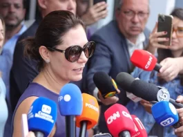 Michelle Bolsonaro afirma que prioridade é cuidar do ex-presidente e descarta atuação política