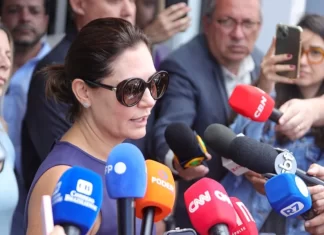 Michelle Bolsonaro afirma que prioridade é cuidar do ex-presidente e descarta atuação política
