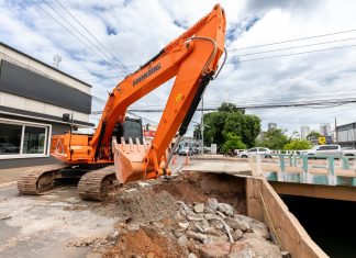 Trecho de Av. Tancredo Neves está interditado para obras de contenção da ponte do Barbado