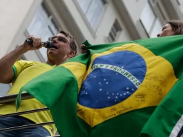 Ato em SP retoma ataques ao STF e projeta discurso eleitoral de Flávio