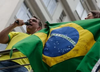 Ato em SP retoma ataques ao STF e projeta discurso eleitoral de Flávio