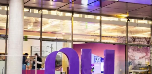 “Indícios de ilícitos”: Nubank bloqueia contas e deixa clientes sem acesso ao dinheiro