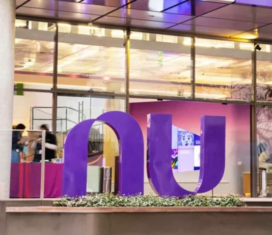 “Indícios de ilícitos”: Nubank bloqueia contas e deixa clientes sem acesso ao dinheiro