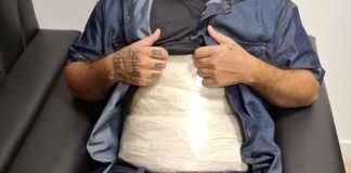 Polícias Civil e Federal prendem homem no aeroporto tentando levar drogas presas no corpo