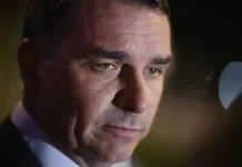 Flávio Bolsonaro se pronuncia após ordem de investigação determinada por Moraes