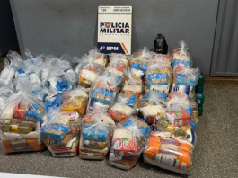 PM prende mulher e apreende 45 sacolões com alimentos e produtos de limpeza de facção criminosa