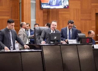 Deputados aprovam política de segurança nas escolas
