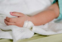 Bebê de 1 ano morre após afogamento em Várzea Grande
