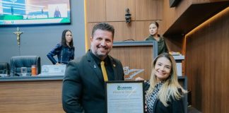 Delegada da PF recebe homenagem por operação que eliminou abusador sexual de bebê em Cuiabá