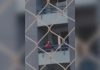 Casal é flagrado em ato íntimo na sacada de apartamento e polícia é acionada