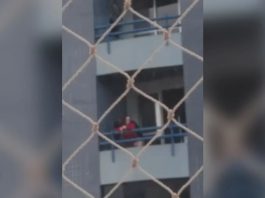 Casal é flagrado em ato íntimo na sacada de apartamento e polícia é acionada