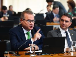 Wellington defende Flávio Bolsonaro e afirma que senador apoia CPMI sobre Banco Master