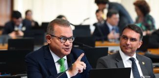 Wellington defende Flávio Bolsonaro e afirma que senador apoia CPMI sobre Banco Master