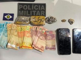 PM prende dois homens por tráfico de drogas e apreende mais de R$ 2 mil