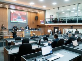 Após Câmara derrubar proposta, vereador de Cuiabá apresenta projeto que torna couvert opcional
