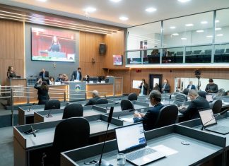 Após Câmara derrubar proposta, vereador de Cuiabá apresenta projeto que torna couvert opcional