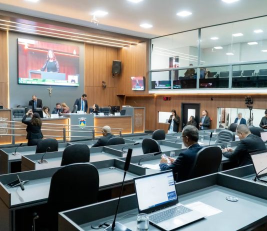 Após Câmara derrubar proposta, vereador de Cuiabá apresenta projeto que torna couvert opcional