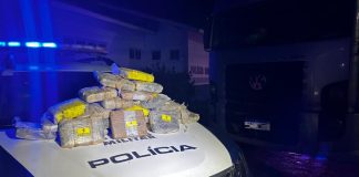 Polícia Militar prende caminhoneiro com 27 quilos de maconha skank em Água Boa