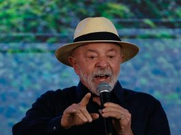 Lula afirma a estudantes que honestidade na política depende da participação da sociedade