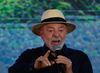 Lula afirma a estudantes que honestidade na política depende da participação da sociedade