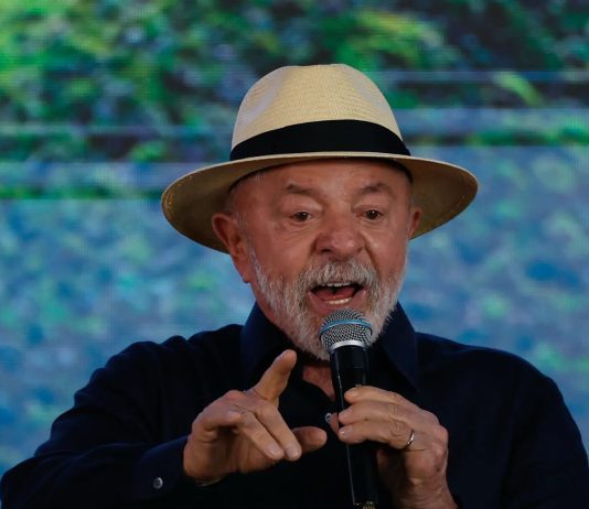 Lula afirma a estudantes que honestidade na política depende da participação da sociedade
