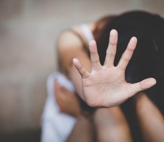 Pastor é levado à delegacia após denúncia envolvendo menina de 10 anos em Cuiabá