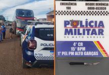 Passageiros contêm suspeito após tentativa de ataque a facadas dentro de ônibus de viagem