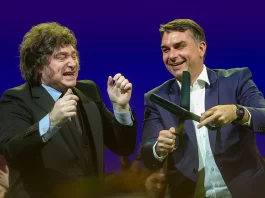 Postura de Milei passa a ser explorada por adversários de Flávio na disputa presidencial