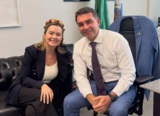 Júlia Zanatta defende Flávio Bolsonaro e critica ataques de aliados da direita durante disputa eleitoral