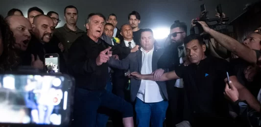 Restrições impostas a Bolsonaro completam um ano, mas influência política segue presente na disputa de 2026