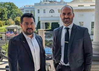Eduardo Bolsonaro obtém green card nos Estados Unidos pela categoria EB-1A