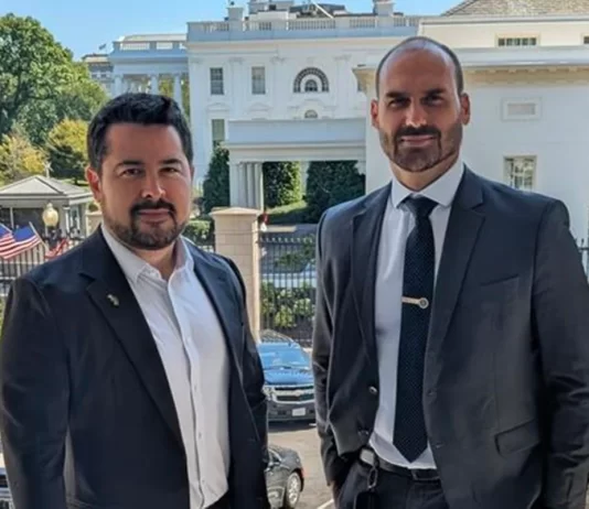 Eduardo Bolsonaro obtém green card nos Estados Unidos pela categoria EB-1A