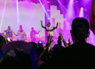 Entrada gratuita amplia acesso do público e marca noite de Thiaguinho e Kamisa 10 na Expoagro
